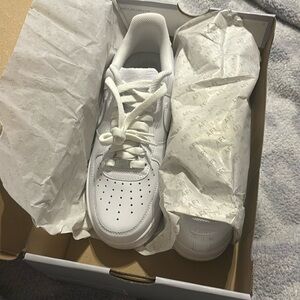 White Nike Air Force 1’s. Size 9.5 in women’s size 8 in men